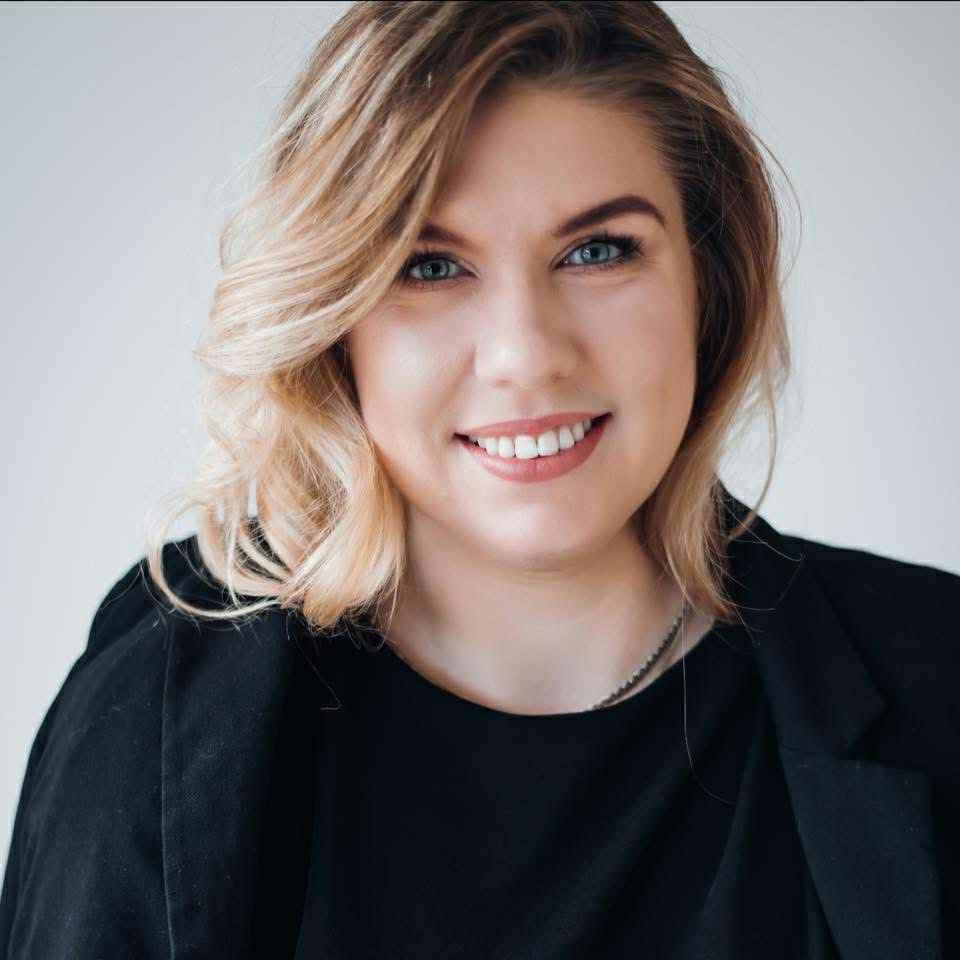 Verslo mentorystė su Edita man tapo vienu iš svarbiausių žingsnių siekiant augimo tiek profesinėje, tiek asmeninėje srityje. Gavau ne tik vertingų žinių apie strateginį planavimą ir klientų pritraukimą, bet ir neįkainojamą palaikymą bei įkvėpimą. Edita mentorystės metu padėjo man aiškiau matyti savo tikslus, atpažinti silpnąsias vietas ir paversti jas stiprybėmis. Kiekvienas susitikimas buvo motyvuojantis, kupinas konkrečių patarimų ir sprendimų, kuriuos galėjau iš karto pritaikyti praktikoje. Edita tikėjo mano idėjomis net tada, kai pati abejojau. Tai suteikė pasitikėjimo savimi ir padėjo judėti pirmyn net sudėtingose situacijose. Rekomenduoju mentorystę kiekvienam verslininkui – nesvarbu, ar tik pradedate, ar jau turite patirties. Tai investicija, kuri atsiperka su kaupu. ❤️