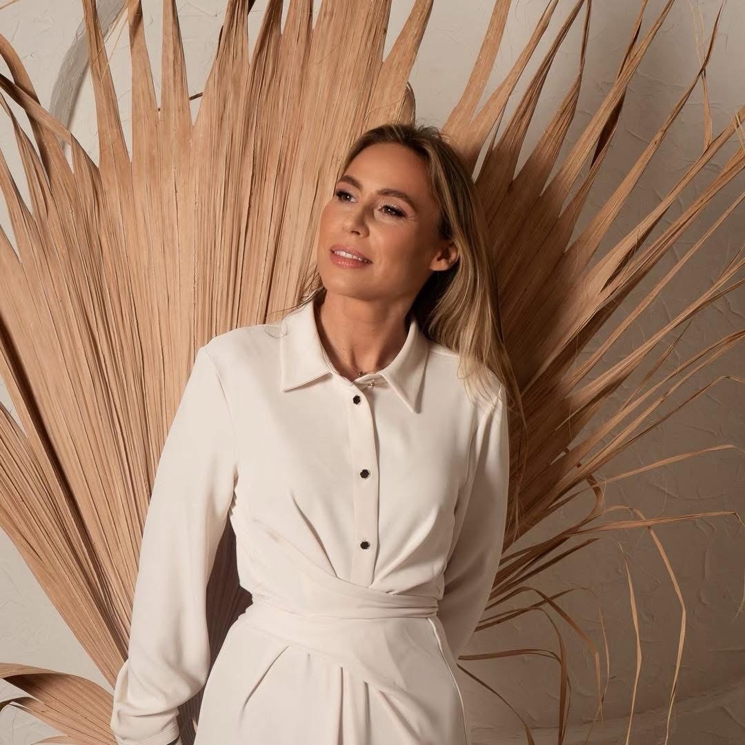 Komunikacija atrodo toks paprastas dalykas, kol supranti, kiek paslapčių tame slypi. Tai man padėjo suprasti Edita. Įsitikinumus, kurie buvo mano galvoje kaip viskas turėtų būti, pakeitė jos pasiūlyti metodai. Jie išlaisvino ne tik mane, bet ir mano veiklą iš stagnacijos. Edita žino praktiškus, veikiančius komunikacijos metodus kuriais verta pasinaudoti. Jos patarimų dėka aš jau iškarto pajaučiau naudą ir tai tęsiasi iki šiol. Tokioje gausybėje informacijos ir metodų lengva pasimesti, todėl nuoširdžiai rekomenduoju Editą jei norite gauti patarimus kurie veikia iš karto.